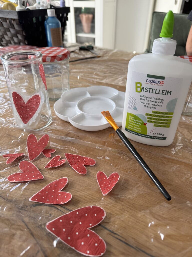 Muttertag, Geschenke, DIY, DIY-Ideen, Basteln, Kinder, Beschäftigung, Ideen, Eltern, Mama-Sein, Alltag, Papa, Kreativität, Malen