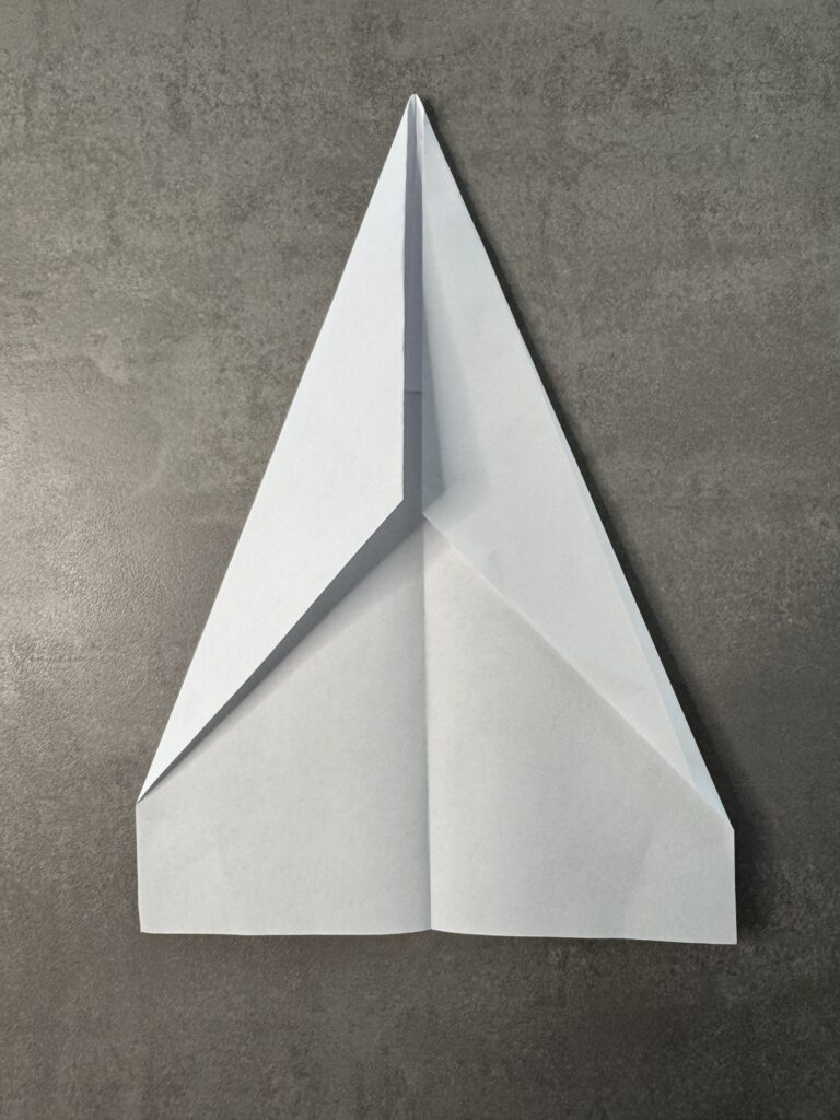 Papierflieger, DIY, DIY-Ideen, Basteln, Kinder, Beschäftigung, Ideen, Eltern, Mama-Sein, Alltag, Papa, Kreativität, Malen