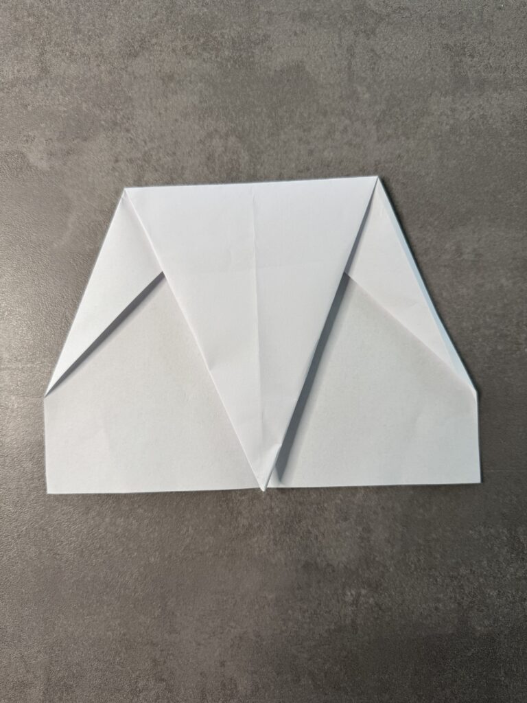 Papierflieger, DIY, DIY-Ideen, Basteln, Kinder, Beschäftigung, Ideen, Eltern, Mama-Sein, Alltag, Papa, Kreativität, Malen