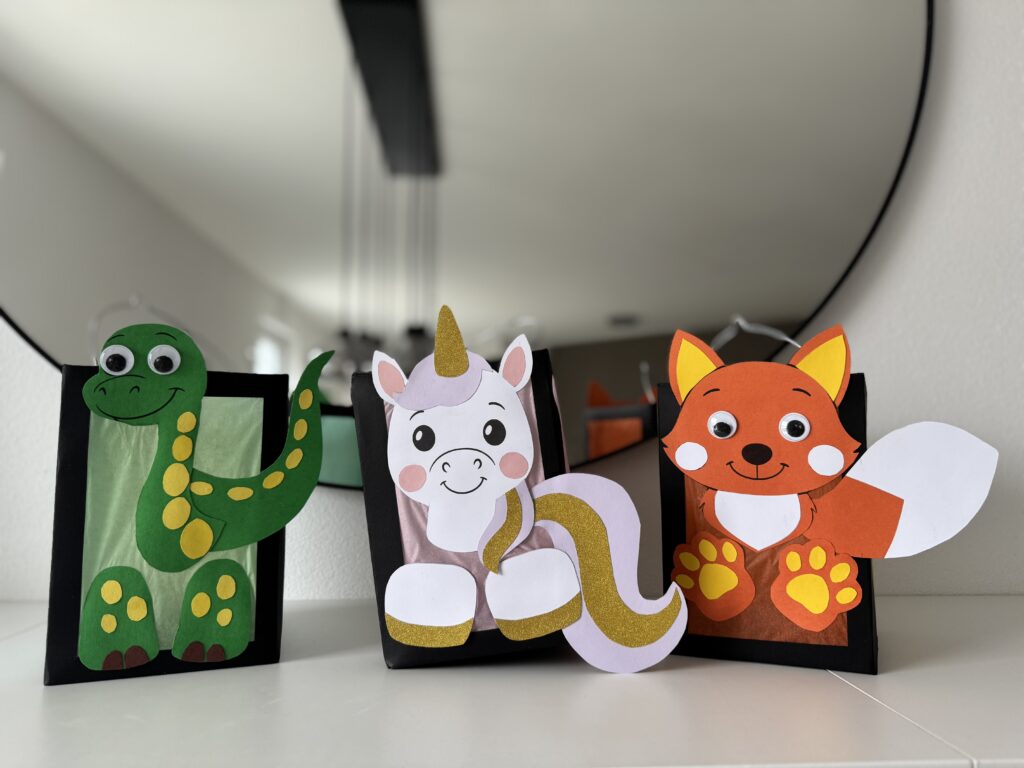 Laternen basteln mit Kindern, St. Martin Laterne basteln, Bastelvorlage Laterne PDF, Laternenidee Kindergarten, Laternen basteln St. Martin, DIY Laterne Kinder, Laterne basteln Vorlage, Laternen basteln ab 3 Jahren, Fuchs Laterne basteln, Einhorn Laterne basteln, Dino Laterne basteln, Laternen Rohling basteln, Laternen Bastelset digital, Herbst Laterne basteln, Laternenumzug Kindergarten, Laterne basteln Anleitung, einfache Laternen basteln mit Kindern, Laternen basteln für den St. Martinsumzug, Laternen basteln im Kindergarten mit Vorlage, kreative Laternen basteln mit Bastelvorlage PDF, Laterne basteln mit Anleitung und Rohling